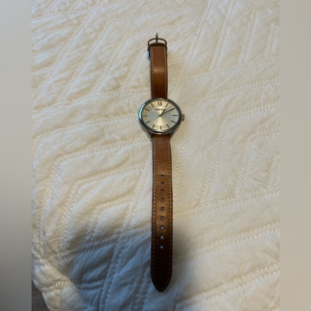 Women’s Fossil watch- *Cracked face*